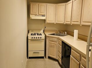 239 Orchard St #3C, Westbury, NY 11590
