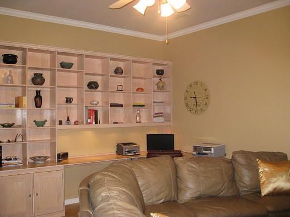 Family Roo /Built-ins & Desk