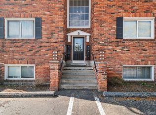 31831 Grand River Ave Unit 52, Farmington, MI 48336