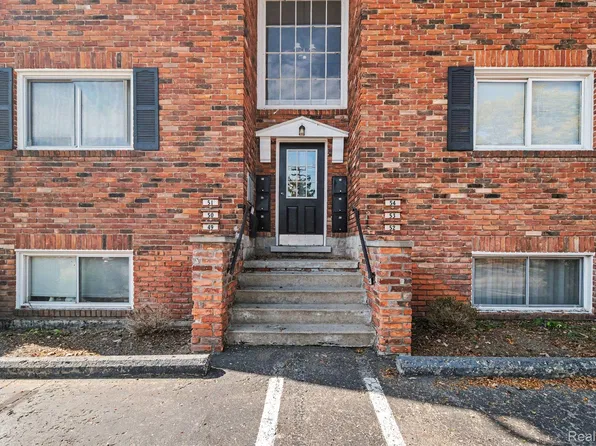 31831 Grand River Ave Unit 52, Farmington, MI 48336