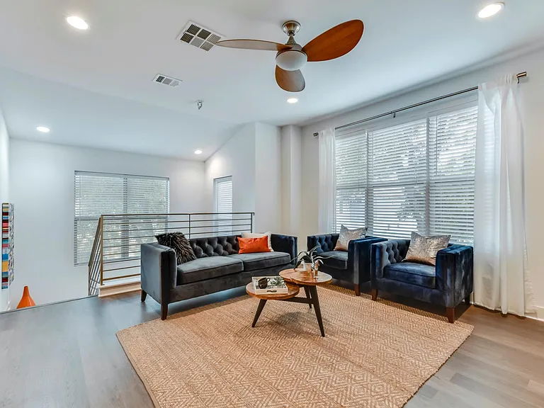 2608 E 6th St #8 — Photo 5