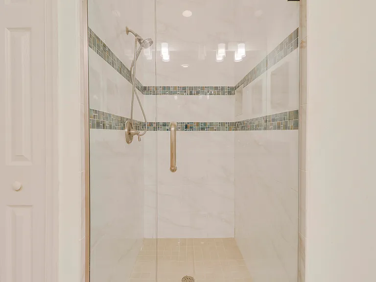 9222 Wentworth Ln — Photo 23