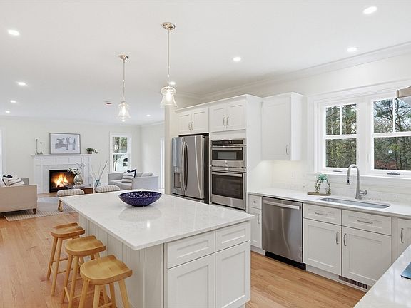 3rd image of 305 Concord Rd #2