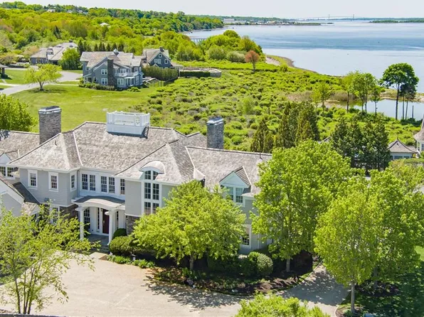 231 Carnegie Harbor Dr, Portsmouth, RI 02871