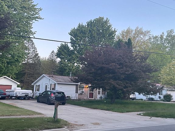 3rd image of 3715 Waldo Ave