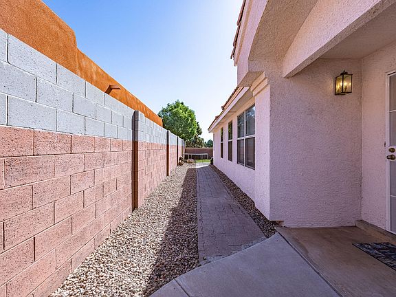 2nd image of 10212 Arroyo Bend Dr NW