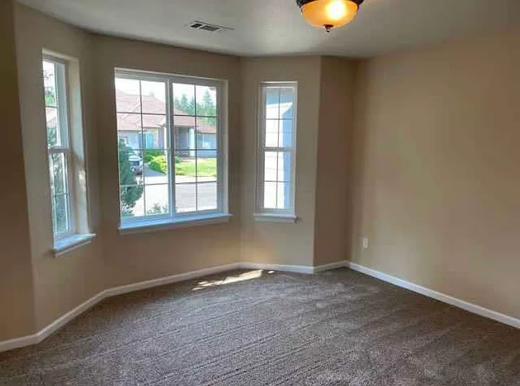 109 Sanger Ln — Photo 7