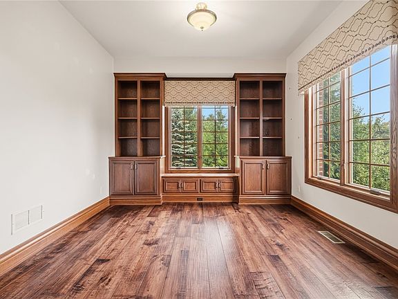 5th image of 217 Malbec Ln