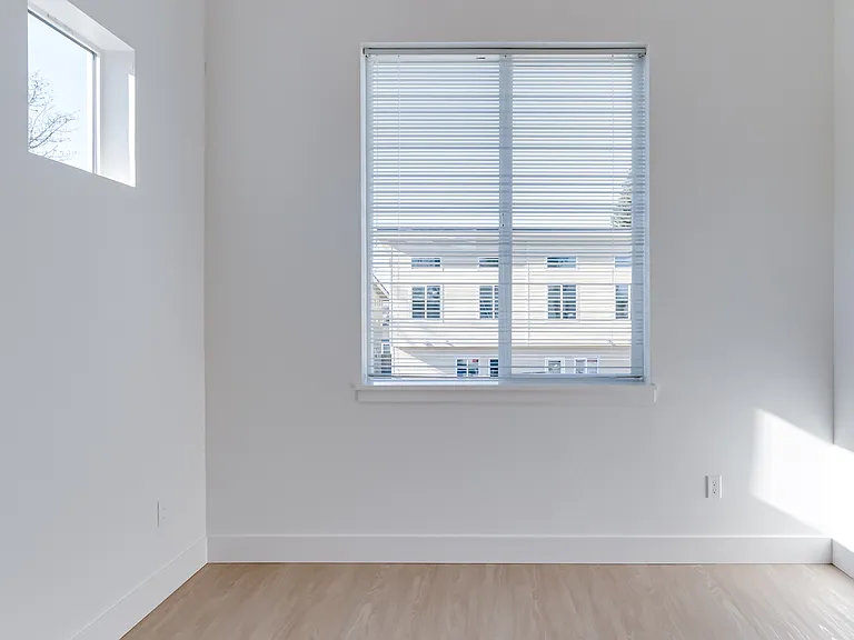 1504 Lake Dr — Photo 5