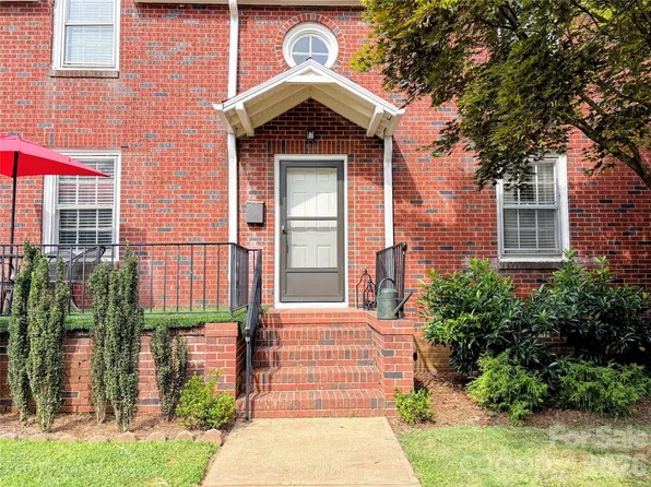 416 S Race St, Statesville, NC 28677