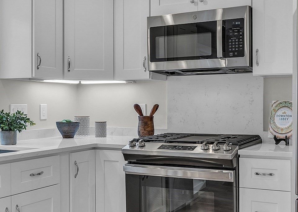 62 62/64 Elm St Stoneham MA Zillow