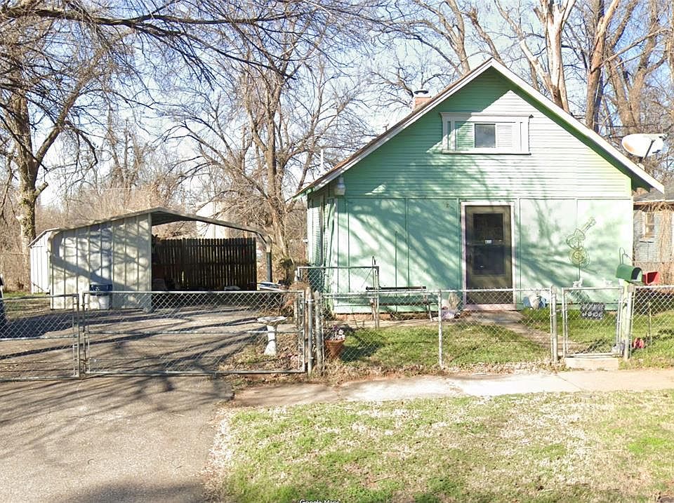 1st image of 415 SE 23rd St