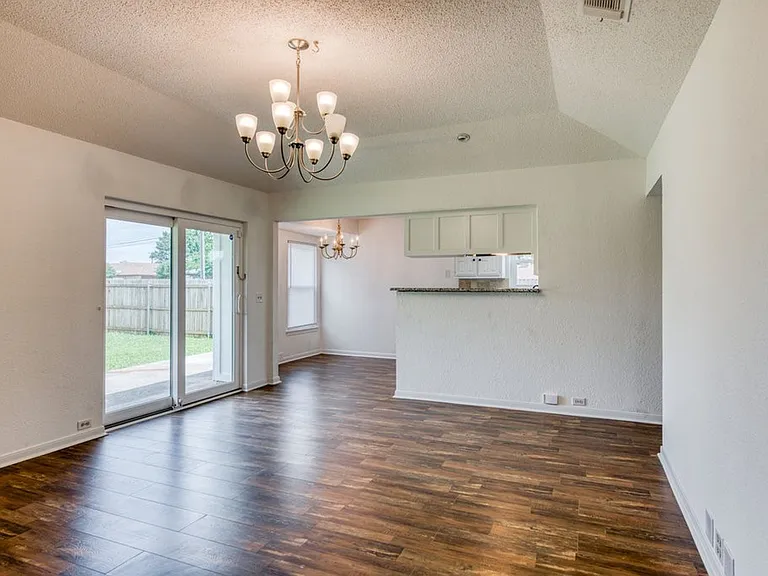 1700 Willow Vale Dr — Photo 4