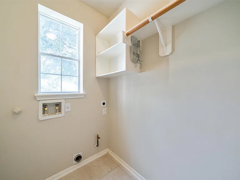 8811 Sun Haven Ln — Photo 35