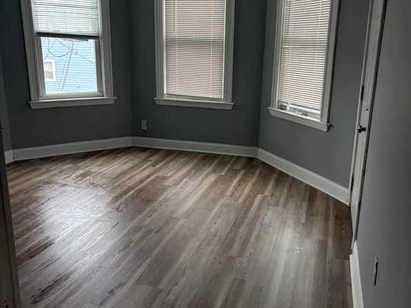 17 Adams St #2, New Bedford, MA 02746