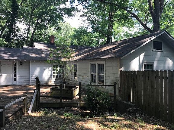 2nd image of 2312 Woodbine Rd