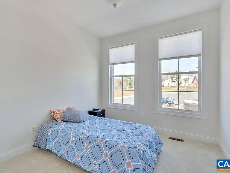 980 Belvedere Way — Photo 16