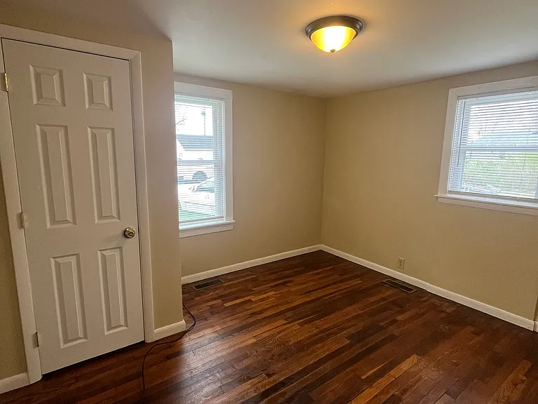 1909 N Janney Ave — Photo 12