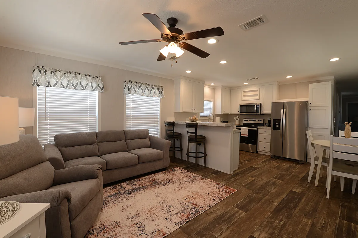 Building Photo - 6604 Lakewood Dr #168