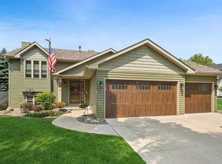 1046 Bonnieview Dr, Woodbury, MN 55129