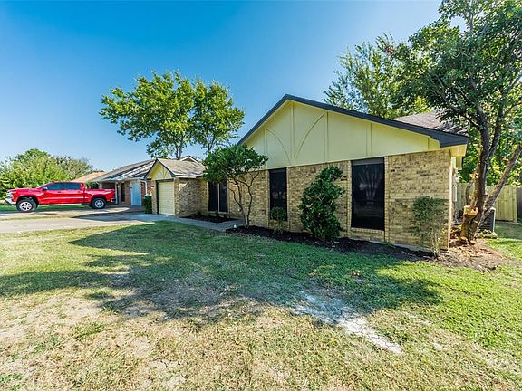 3rd image of 2122 Mesa Wood Dr