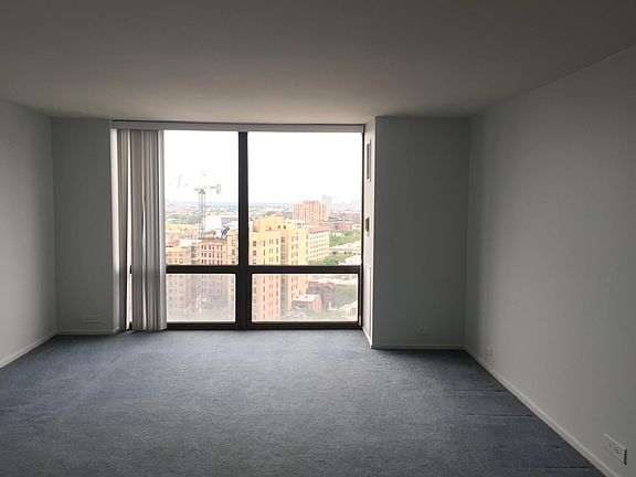 5th image of 2650 N Lakeview Ave APT 1803