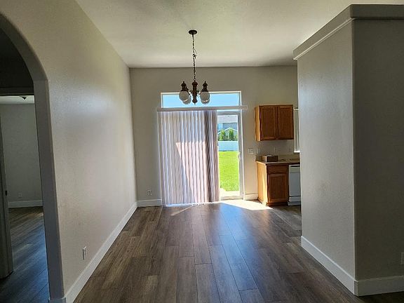 5th image of 2896 W Elmwood Dr