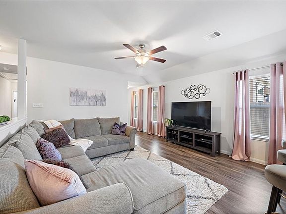 5th image of 10319 White Fir Villa Ave