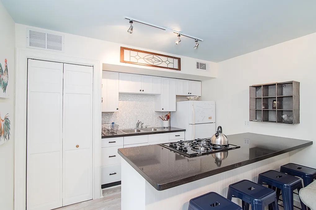 825 Ashland Ave NE — Photo 4