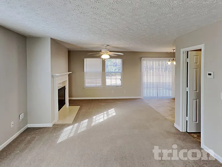 4586 Darrowby Dr — Photo 4