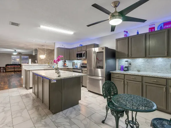 910 Anvil Creek Dr, Arlington, TX 76001