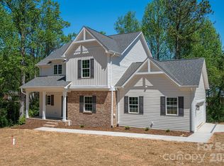 17 Tennyson Dr, Taylorsville, NC 28681