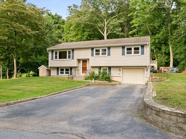 160 Kitemaug Road, Montville, CT 06382