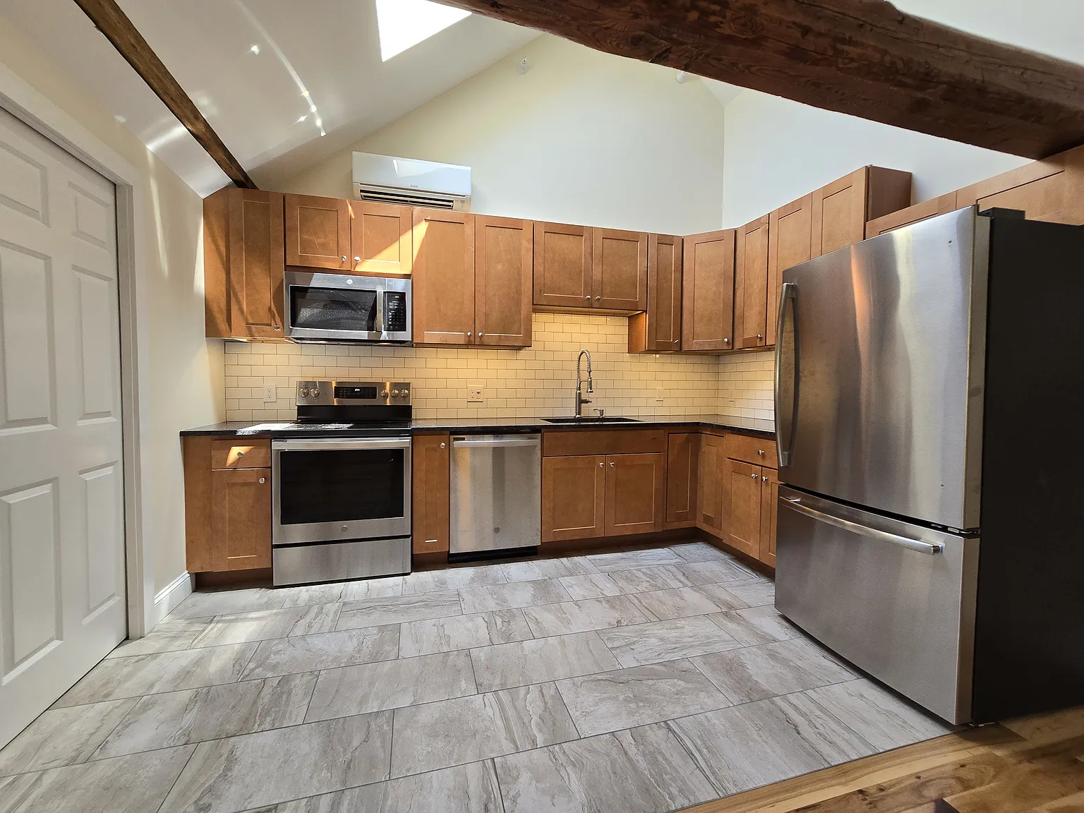 130 W Canal St — Photo 1