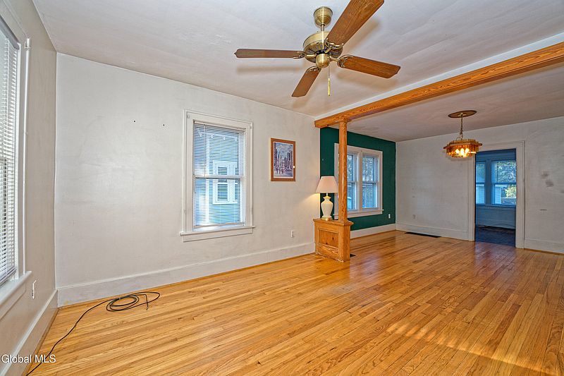 4th image of 105 Sacandaga Road