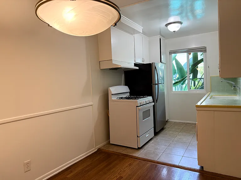 1138 S La Cienega Blvd #1 — Photo 9