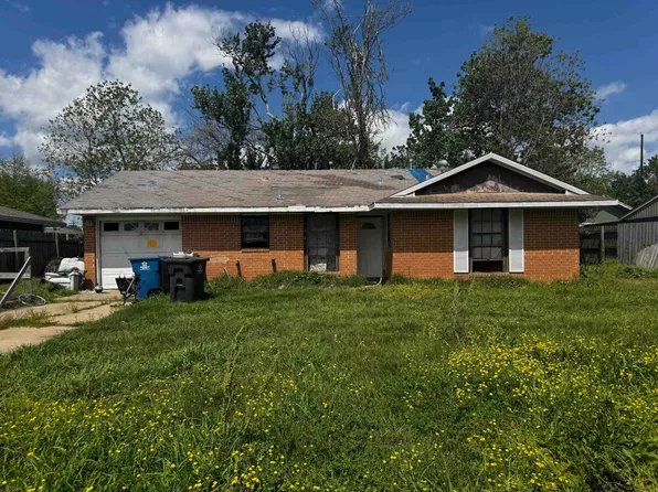 255 Elizabeth St, Bridge City, TX 77611