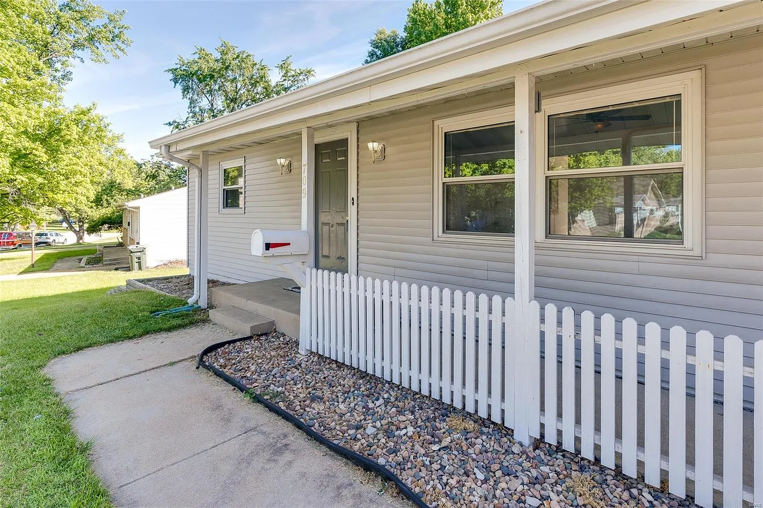 709 Cherryvale Dr photo 1