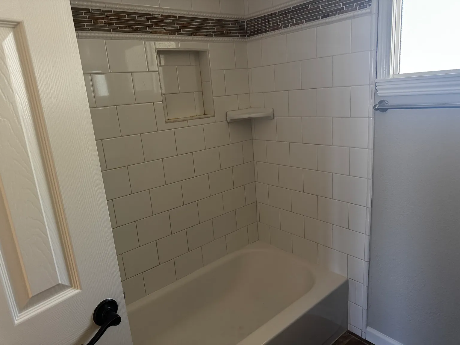 4 bed, 1600 sqft, $4,800 — Photo 3