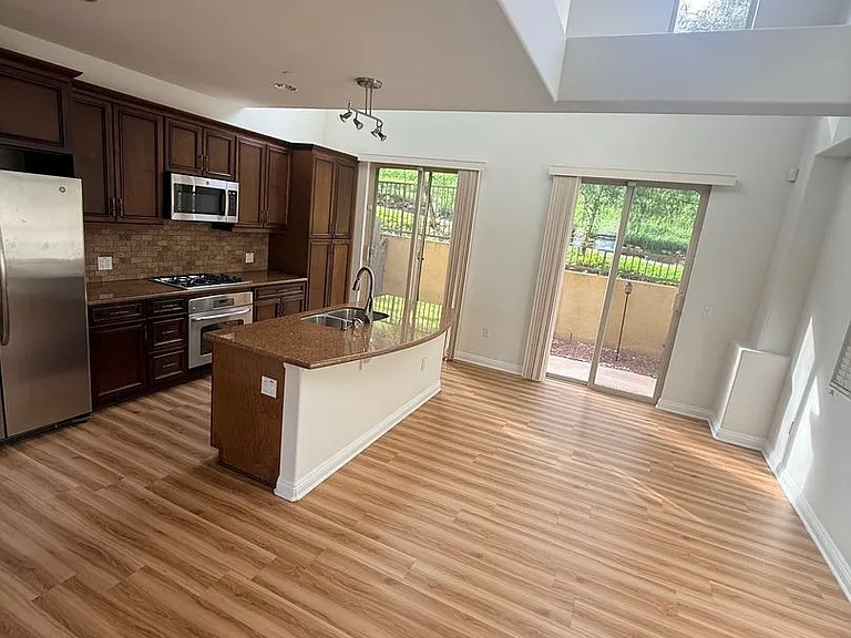 23130 Sherman Pl — Photo 10