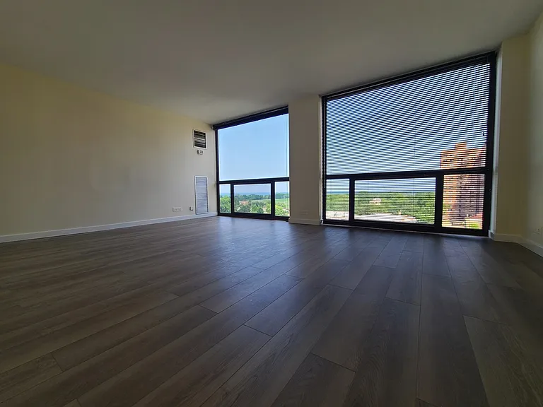 4343 N Clarendon Ave #1012 — Photo 2