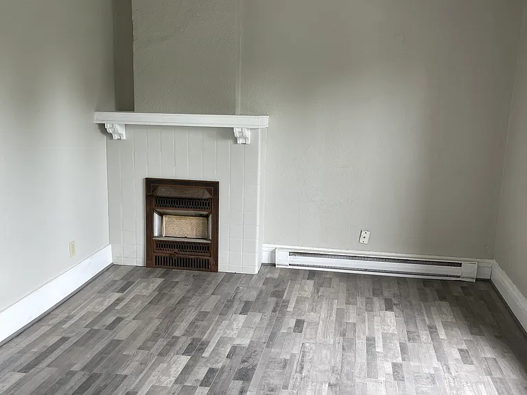 338 W 5th St #5 — Photo 7