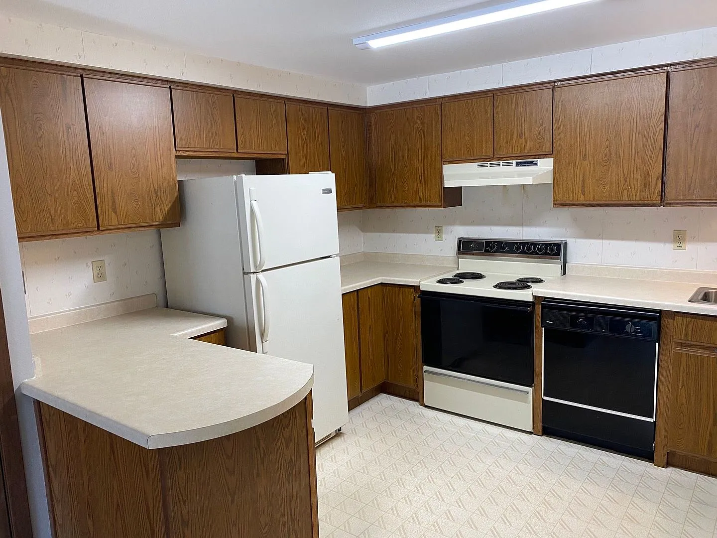 172 West Hill Road — Photo 3