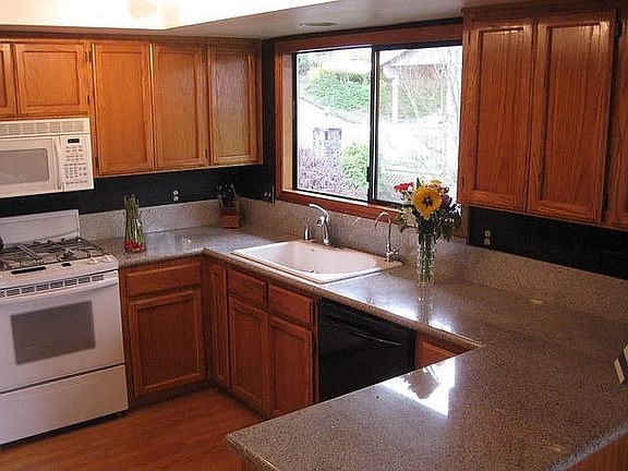Granite Kitchen HW floors