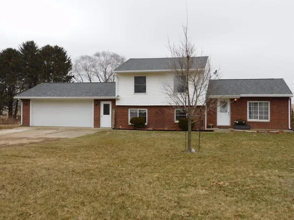 1411 220th St, Manchester, IA 52057