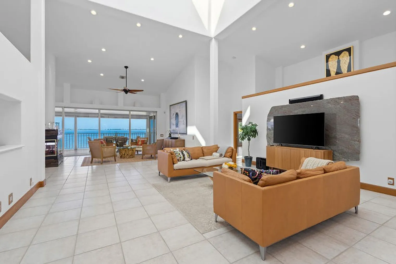 5 bed, 3.0 bath, 4596 sqft, $17,523 — Photo 2