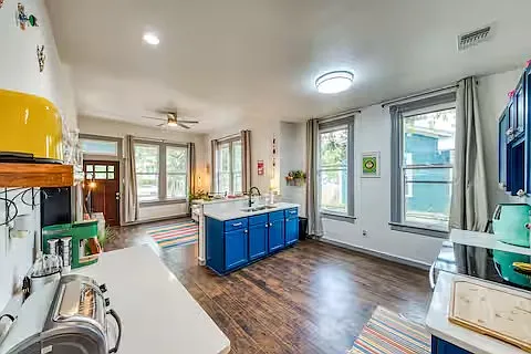 2 bed, 1819 sqft, $3,200 — Photo 3