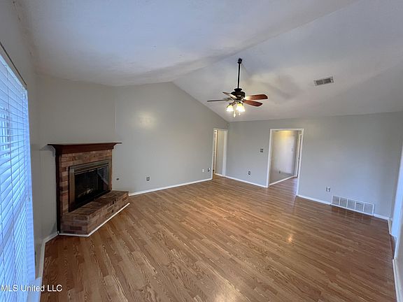 4th image of 10514 Oak Run Dr N