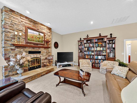 3rd image of 51640 Meadow Pond Dr