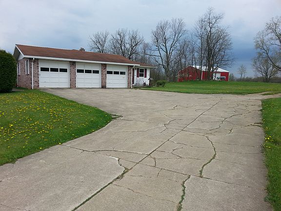 Large 3 vehicle garage